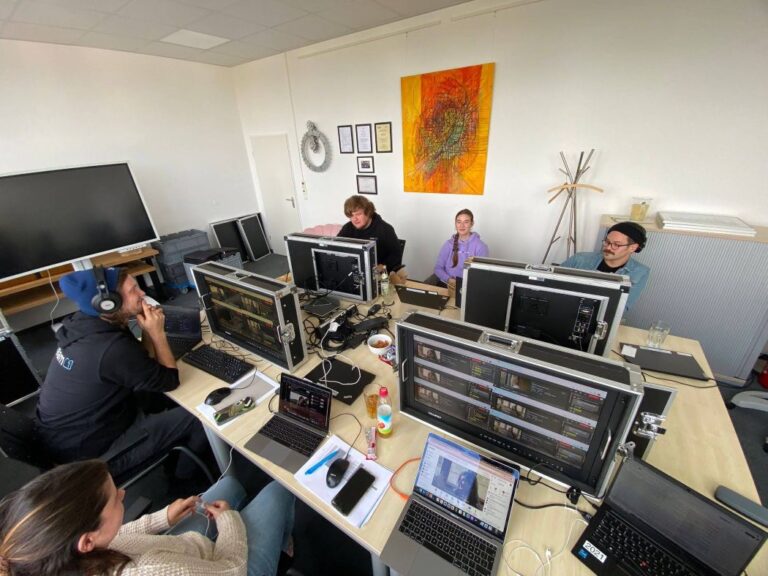 Team bei der Videoproduktion planen